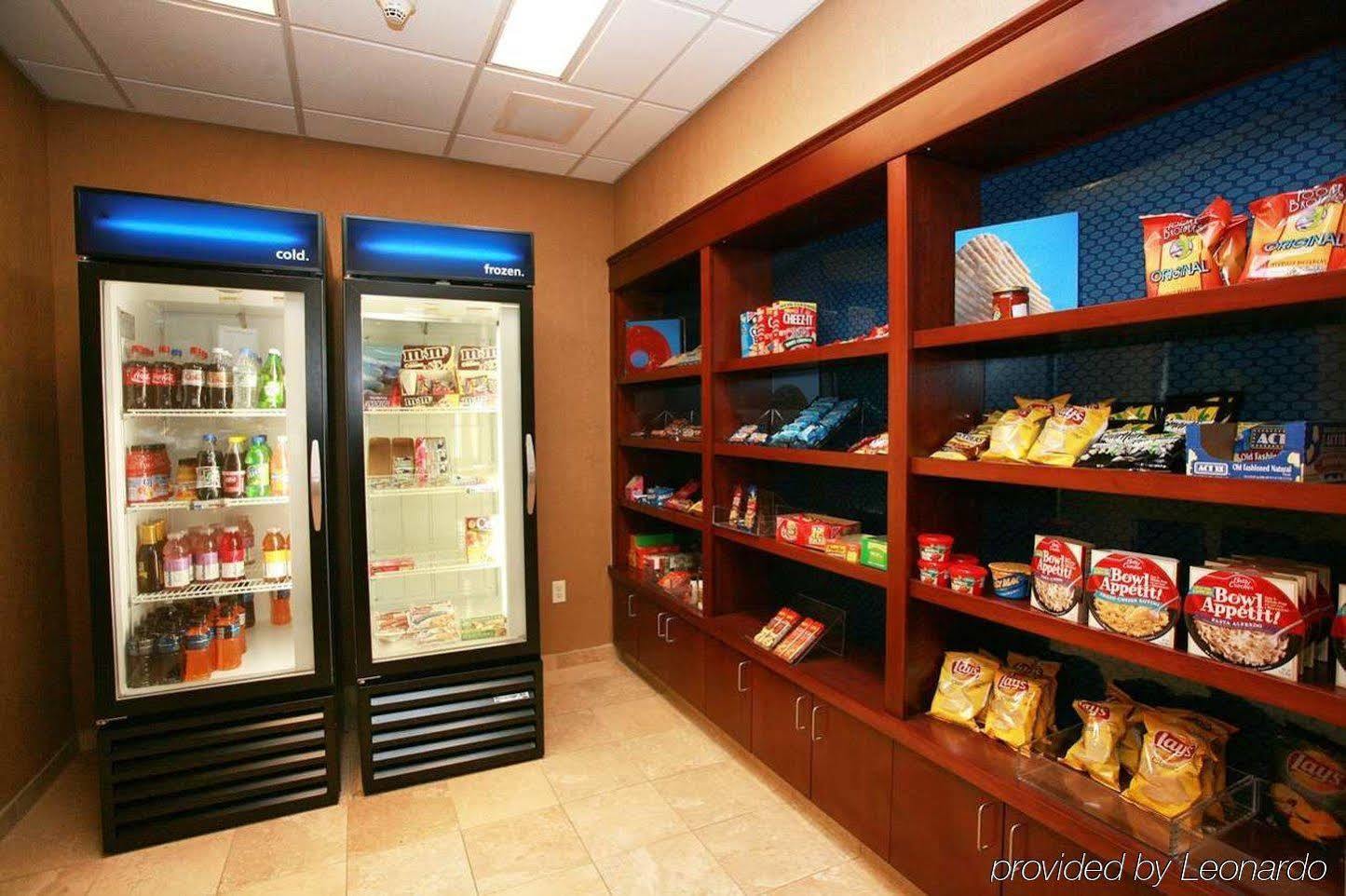 韦斯特福德-切姆斯福德汉普顿套房酒店 外观 照片